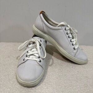 Ecco Soft 7 Size 38 White Sneakers Classic Low-Top Design